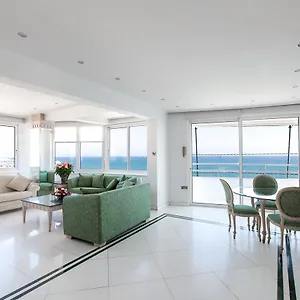 Laila's Seaview Penthouse לרנקה